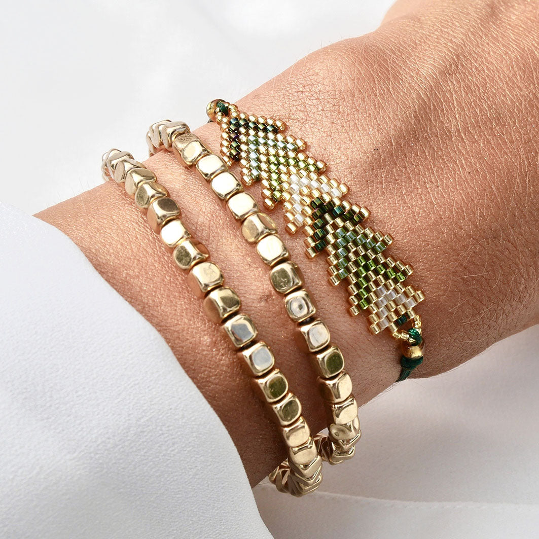 Bracelets dorés et chevron vert blanc doré – set Forest Glow Hymaya