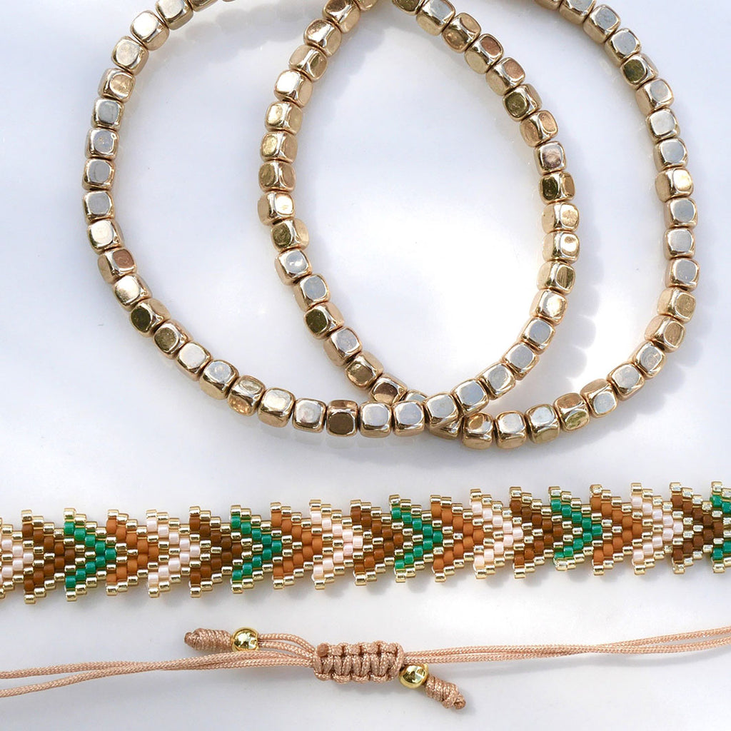 Trio de bracelets femme dorés et chevron aux tons naturels inspirés de la jungle – bijou chic et tendance