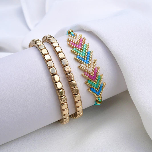 Bracelets dorés avec chevron perles colorées turquoise et rose – set Dreamy Beam Hymaya