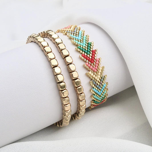 Set de bracelets Fairy Glow en hématite dorée et chevron pastel multicolore – bijoux bohèmes femme