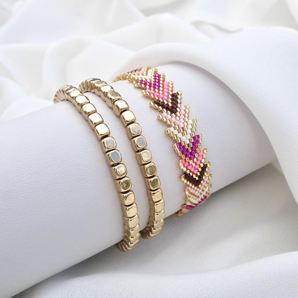 Bracelets dorés avec chevron tissé rose et fuchsia Pink Aura
