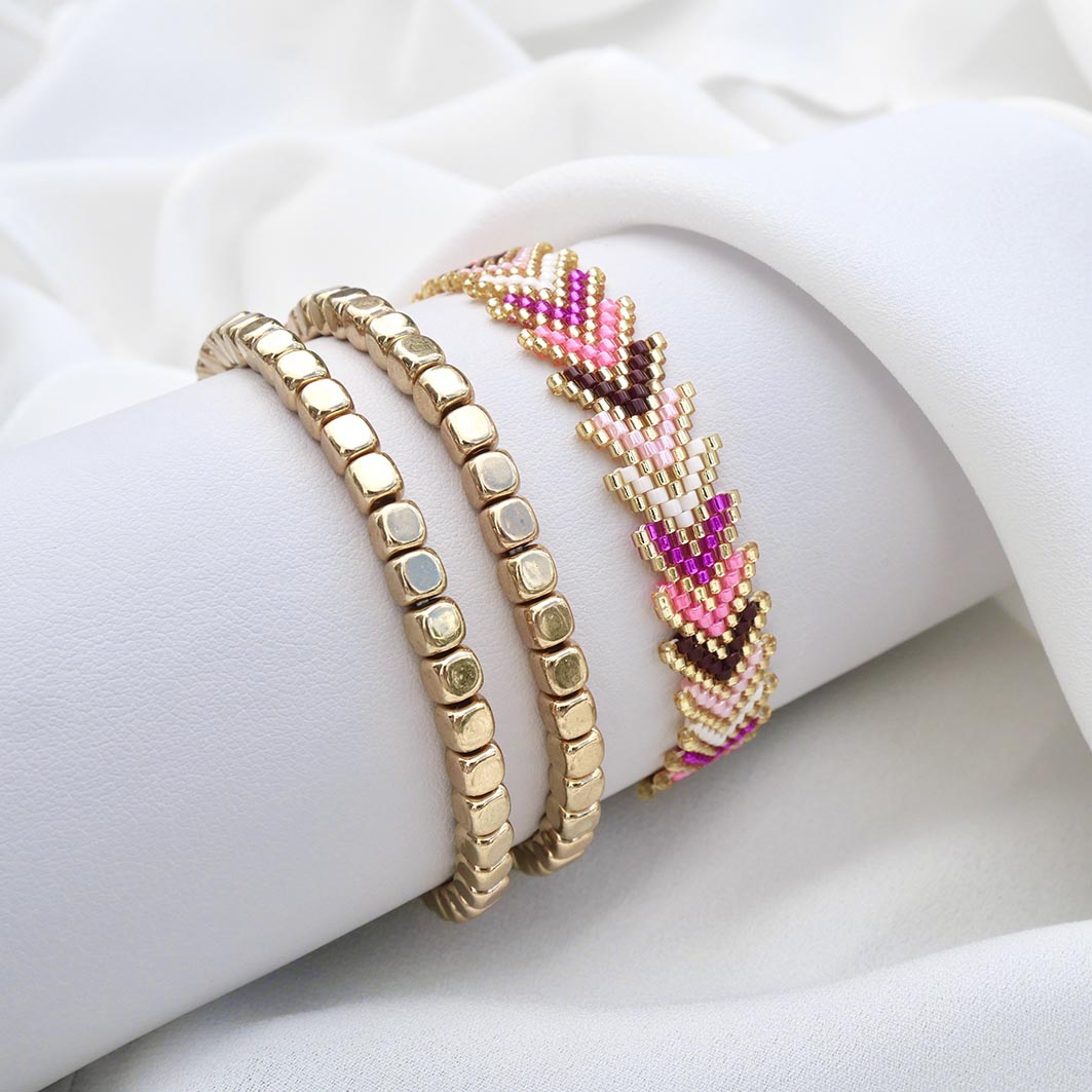 Bracelets dorés avec chevron tissé rose et fuchsia Pink Aura