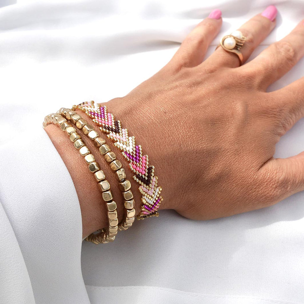 Trio de bracelets Pink Aura en hématite dorée et chevron rose