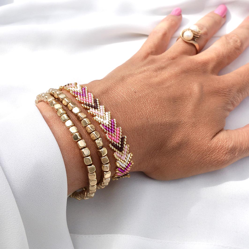 Trio de bracelets Pink Aura en hématite dorée et chevron rose