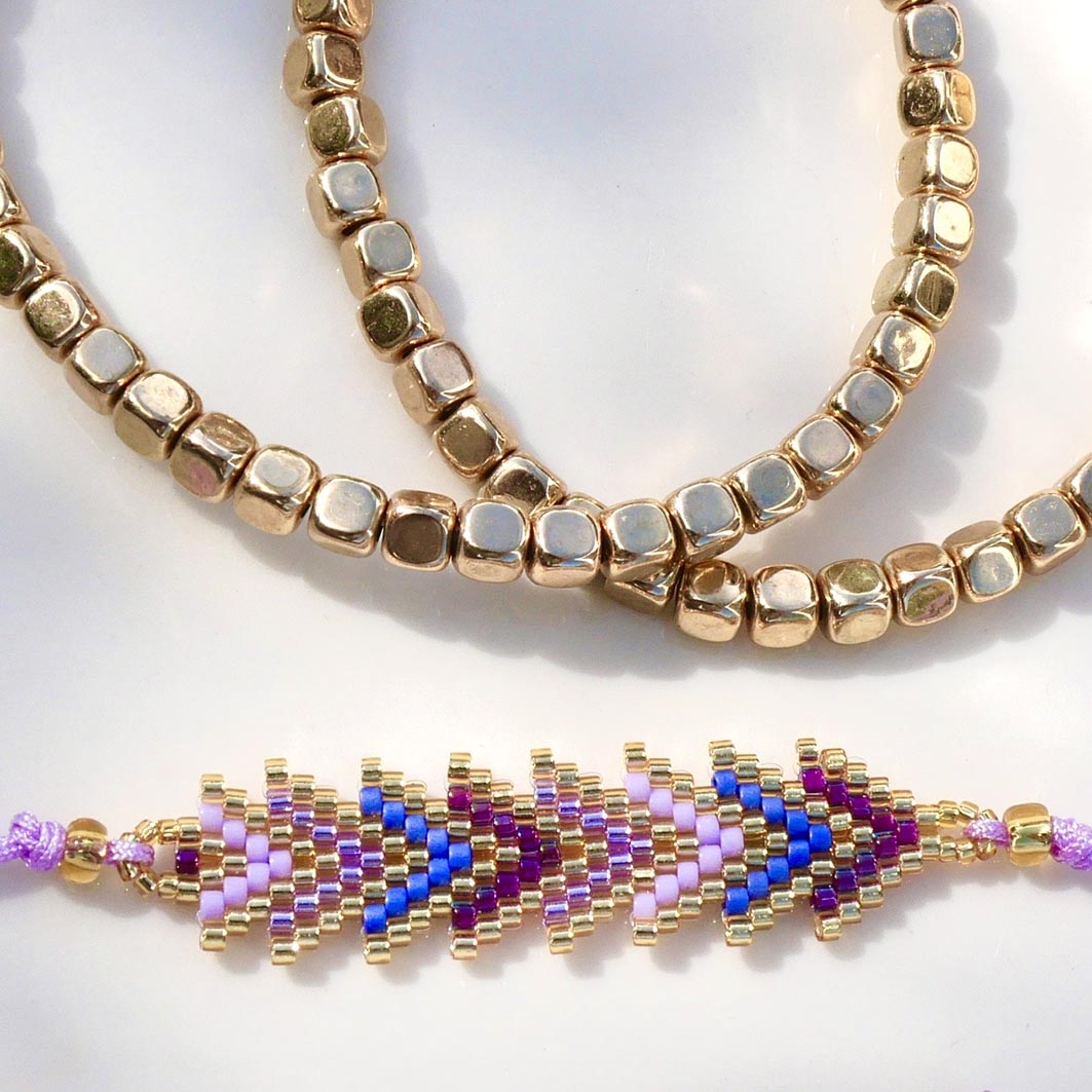 Trio de bracelets Purple Glow en hématite dorée et chevron violet