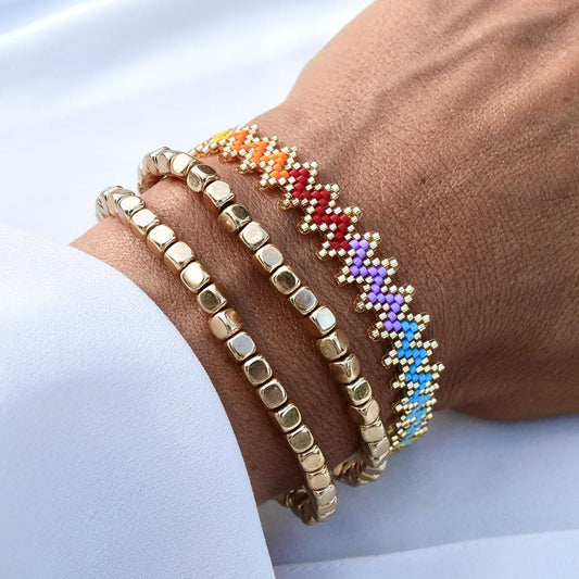 Trio de bracelets Rainbow Mood en hématite dorée et chevron multicolore