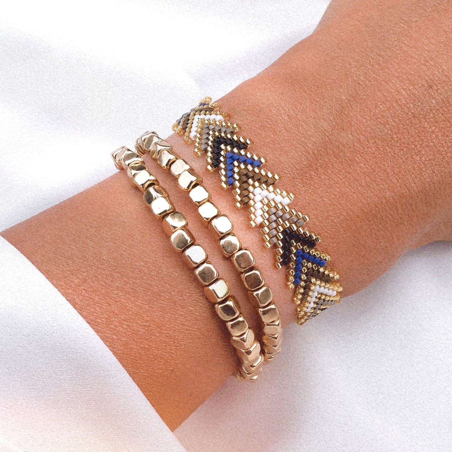 caramel-glow-bracelets-dores-hematite-chevron-hymaya.jpg