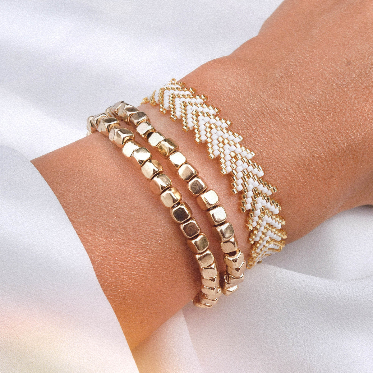 lunar-beam-bracelets-dores-hematite-argente-hymaya.jpg